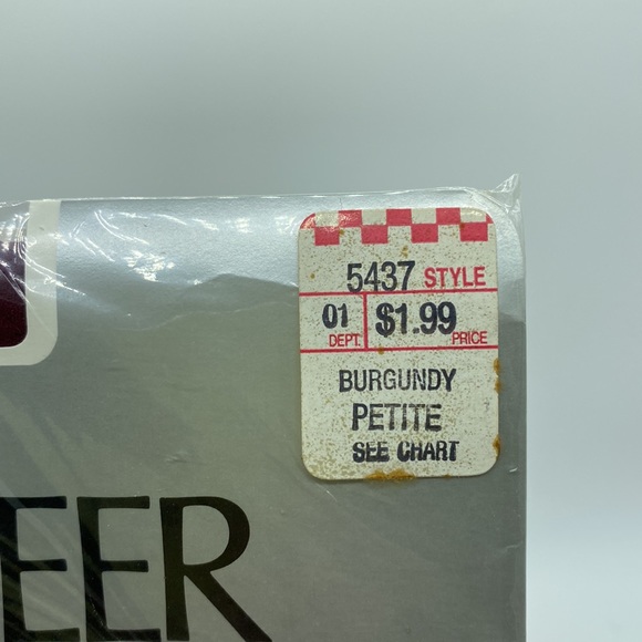 Vintage Ultra Sheer Sandlefoot Pantyhose w cotton shield burgundy color petite - Picture 8 of 9
